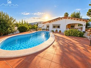Chalet in Palma de Gandía. Chalet en marxuquera  con piscina y terreno privado, cerca de ga