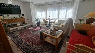 Appartamento in Miramar. Amplitud, luz y ubicación una vivienda semirreformada a solo 1 k