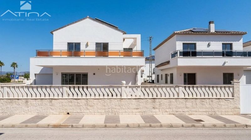 Foto 8255c621-55a4-4b3f-bbc9-30e5663e4d52. Xalet amb aparcament piscina a Oliva playa Oliva