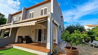 Maison jumelée à Miramar. Adosado en playa de miramar a 600m del mar, con parcela de 213 m