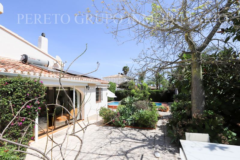 Foto aea079a2-bf8e-48f6-821d-32d2dc7108d0. Chalet with heating parking pool in El Montgó Dénia