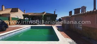 Chalet en La Conarda-Montesano. Chalet con 3 habitaciones amueblado con piscina y calefacción