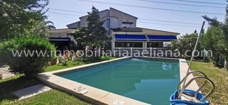 Chalet en Entrepinos. Chalet con 4 habitaciones amueblado con piscina y calefaccin