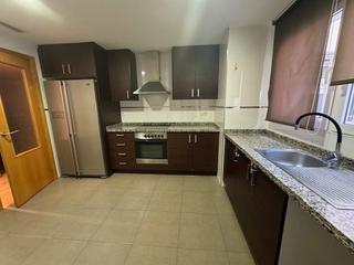 Pis a Centre-Zona Alta. Piso de 130 m2 con ascensor garaje y trastero en centro