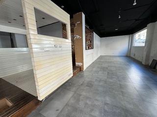 Location Local commercial en Eixample. Local comercial junto alameda