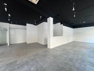 Location Local commercial à Eixample. Local comercial reformado junto alameda