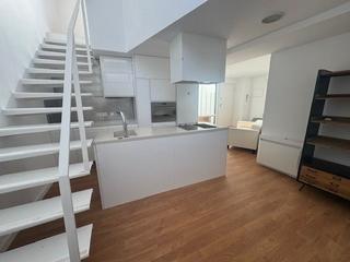 Dúplex a Centre-Zona Alta. Duplex  de diseño con terracita privada en zona centro