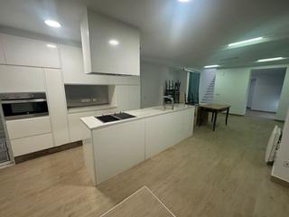 Pis a Centre-Zona Alta. Duplex loft en centro con ascensor