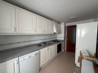 Flat in Eixample. Piso con ascensor garaje y trastero junto alameda