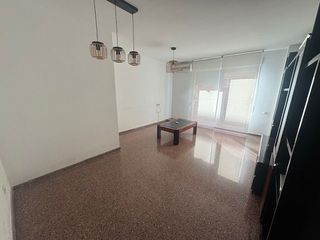 Flat in Eixample. Piso con ascensor garaje y trastero junto alameda