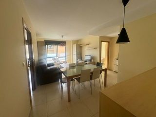 Rent Flat in Centre-Zona Alta. Piso recién reformado para 3 estudiantes junto universidad