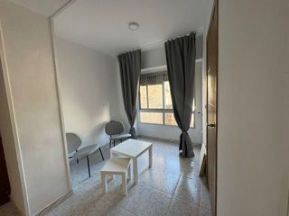 Rent Flat in Centre-Zona Alta. Piso junto universidad 3 habitaciones y easd
