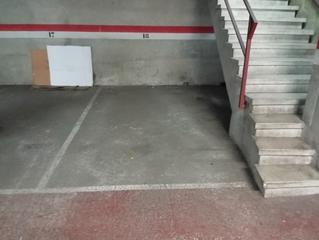 Miete Autoparkplatz in Carrer clotet 2p. Se ofrecen tres prácticas plaza de aparcamiento cubiertas en pár