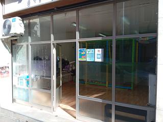 Lloguer Local Comercial  Carrer de la bòbila. Amplio local a pie de calle con gran escaparate