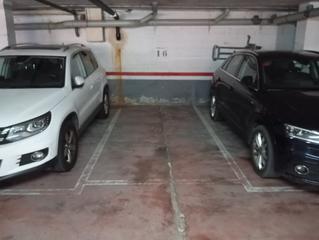 Aparcament cotxe a Carrer de la mare de déu de núria 24. Plaza de párking para coche mediano