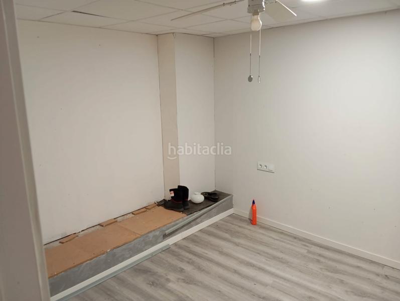 Foto 0438657f-9a34-4052-8a5c-2f9dd5992213. Local comercial amplio local en planta baja en Sants en Barcelona