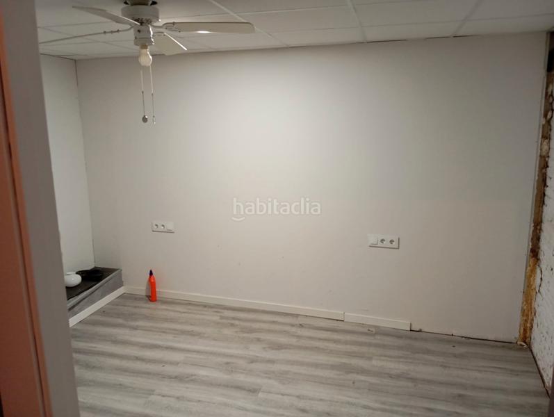 Foto 274804fa-9130-425e-bc13-f52c730de3bd. Local comercial amplio local en planta baja en Sants en Barcelona