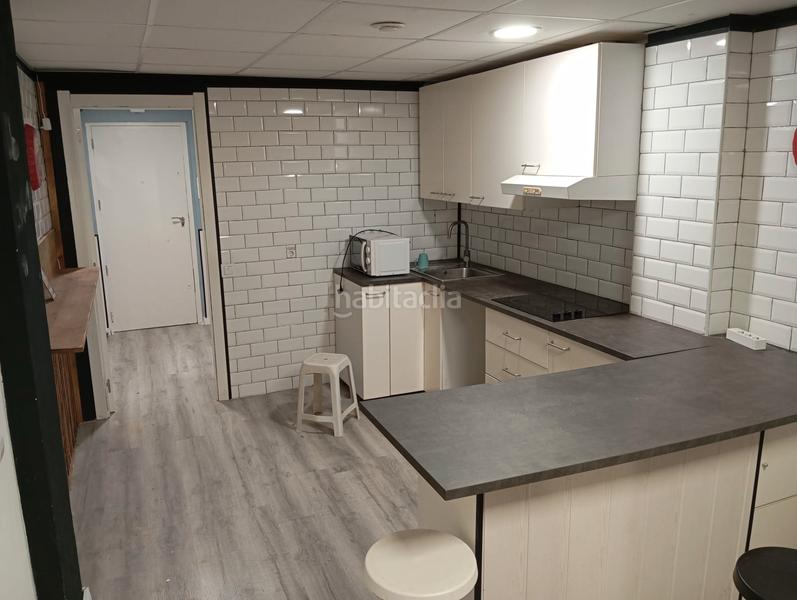 Foto 77ee6445-d5ad-426e-a41e-7a205aa0207d. Local comercial amplio local en planta baja en Sants en Barcelona