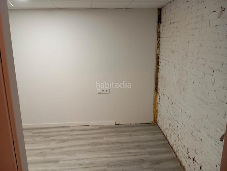 Foto 80a5334c-aadf-4db4-880e-3cc748c7a8a9. Local comercial amplio local en planta baja en Sants en Barcelona