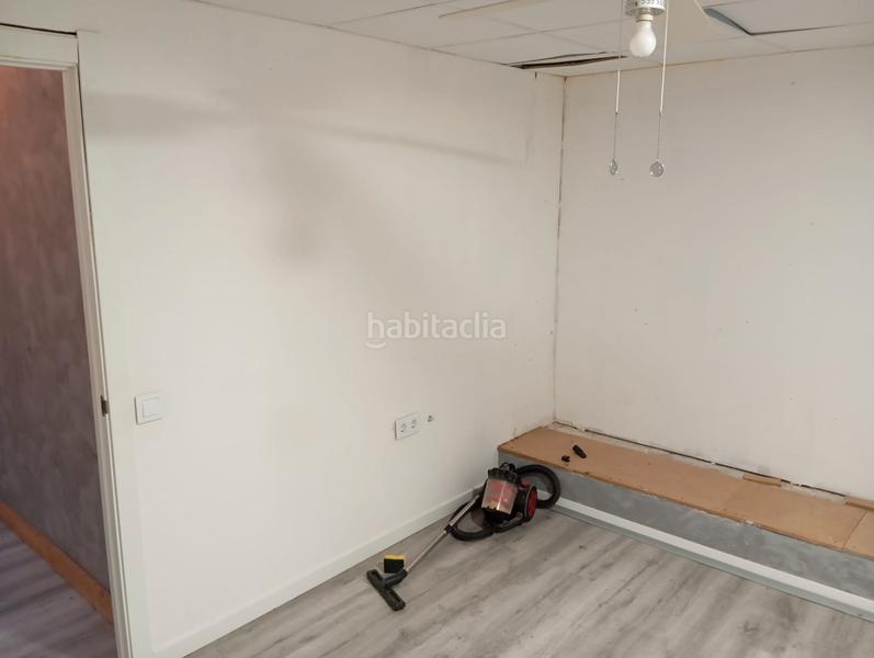 Foto b4ccefed-a7c0-47ab-9d5a-5518d00c93b4. Local comercial amplio local en planta baja en Sants en Barcelona