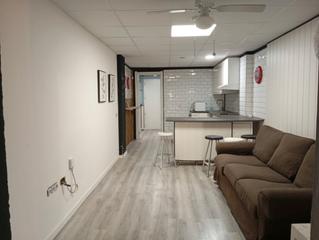 Local commercial  Carrer de santa caterina. Amplio local en planta baja en sants