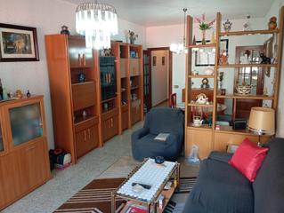 Pis  Carrer de caballero. Amplio piso con gran salón-comedor y agradable balcón
