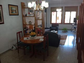 Piso  Carrer de caballero. Amplio piso con gran salón-comedor y agradable balcón