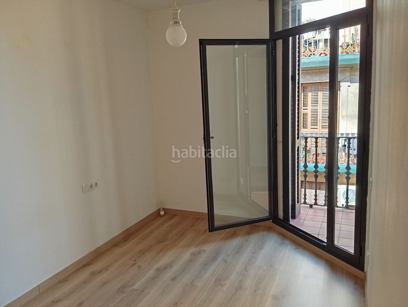 Foto 5654f4dd-7dcb-474a-80a8-bb6dce24231e. Pis a Sants Barcelona