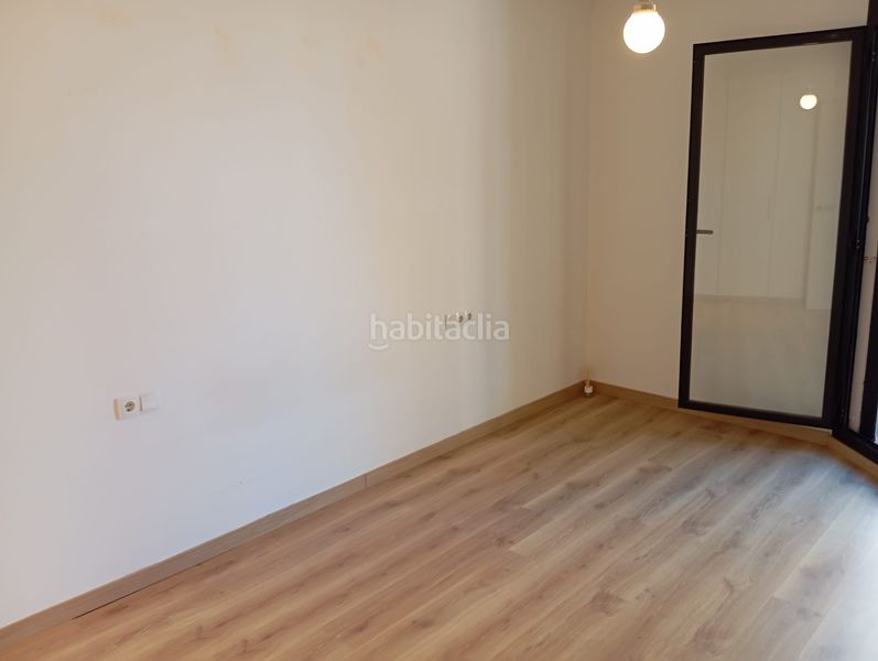 Foto c4edf05f-22a3-4470-820d-6e4d77324f2d. Pis a Sants Barcelona