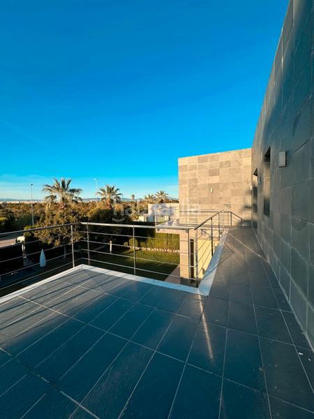 Foto 6fc66b2f-e768-4d61-9275-2362e21a6034. Xalet a avinguda vicente cañada blanch 18 a Playa Burriana