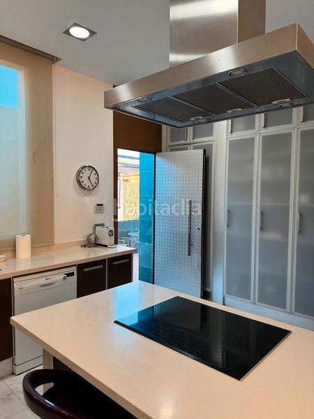 Foto aac099de-3eab-4d40-8c03-358bb251c3ab. Xalet a avinguda vicente cañada blanch 18 a Playa Burriana