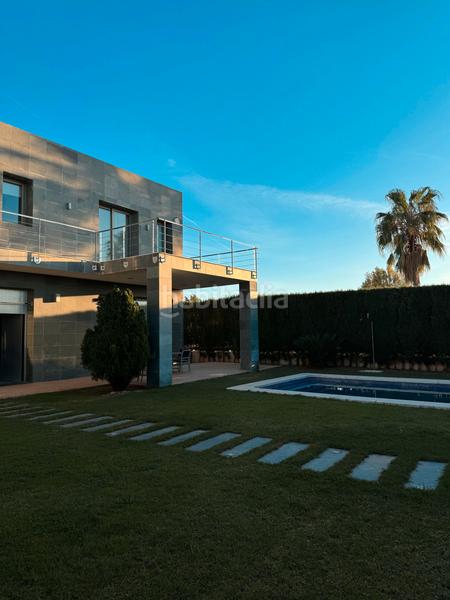 Foto b6f2eda1-7a8f-4d25-a55c-9bf78af92cac. Xalet a avinguda vicente cañada blanch 18 a Playa Burriana