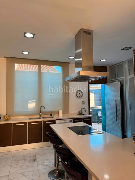 Foto bc2acefc-e5e2-4779-a530-0f0165fc0103. Xalet a avinguda vicente cañada blanch 18 a Playa Burriana