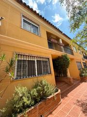Lloguer Casa adossada a Avinguda bellaguarda 6. Casa en alquiler