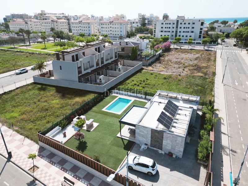 Foto 73c0ac7f-6fa7-42bf-b9ee-c1de71475d1f. Chalet dans carrer mestre vicent asensio 21 dans Playa Burriana