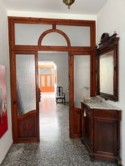 Casa  Carrer jardí 44. Zona la merced