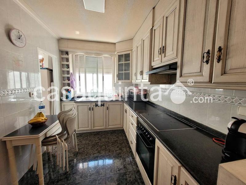Foto d4169c80-d362-4651-af46-d87ca1c56e39. Edificio in Catral
