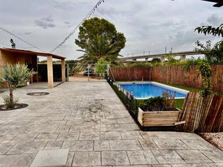 Xalet  Carrer la font. Casa con piscina y terreno