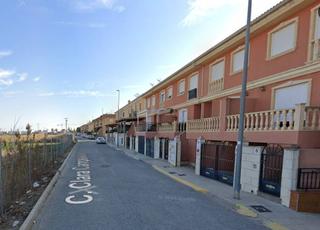 Dúplex  C. clara campoamor. Bungalow en catral de 140 m2  garaje de 69m2