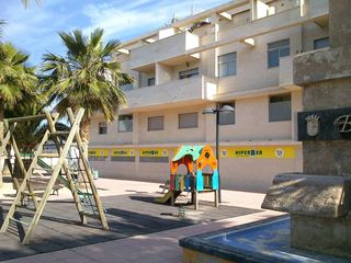 Rent Flat  C. aureliano dã­az. Reservado  6.500 euros  pago anual por adelantado 2 habitaciones