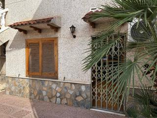Location Rez-de-chaussée  C. cam. gã³mez mompean. Planta baja con patio