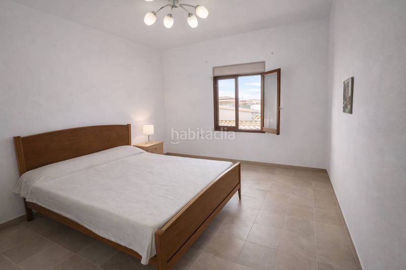 Foto f9a1ca9e-4931-4c7d-a702-46ffe9739dbc. Edificio in Catral