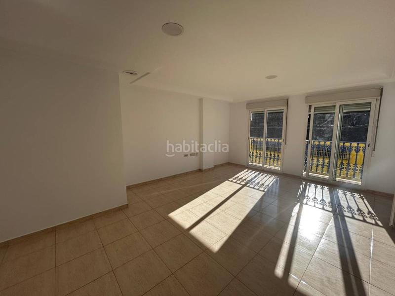 Foto 1e38b43c-c3df-466b-946c-67e92fefe898. Alquiler piso alquiler magnifico piso de 4 habitaciones 2 baãos, patio gigante y balcãn. en Albatera