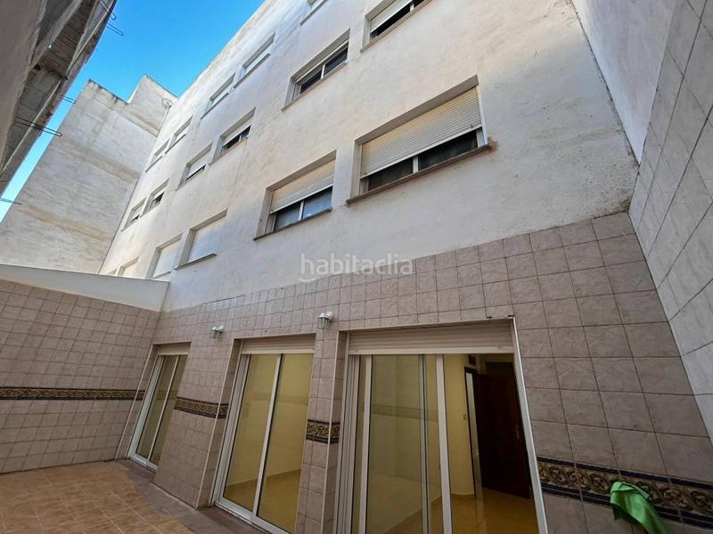 Foto 4ba69cf4-1221-4dc3-96a7-297424e8b08e. Alquiler piso alquiler magnifico piso de 4 habitaciones 2 baãos, patio gigante y balcãn. en Albatera