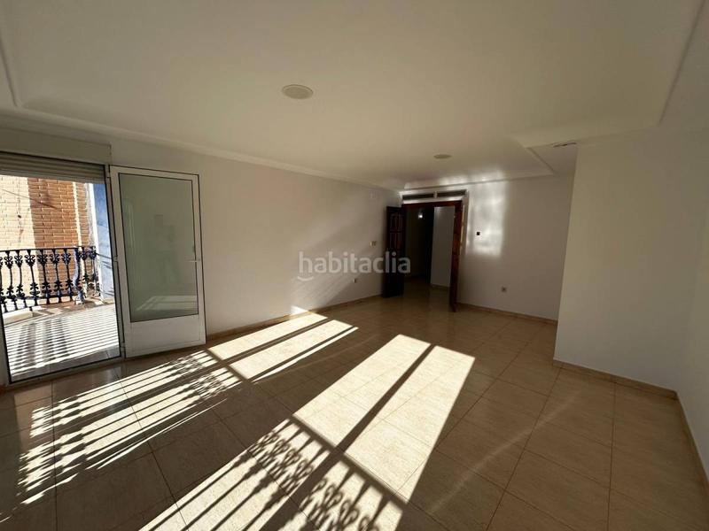 Foto b4651abf-6743-48a7-b36b-457ed696ccda. Alquiler piso alquiler magnifico piso de 4 habitaciones 2 baãos, patio gigante y balcãn. en Albatera