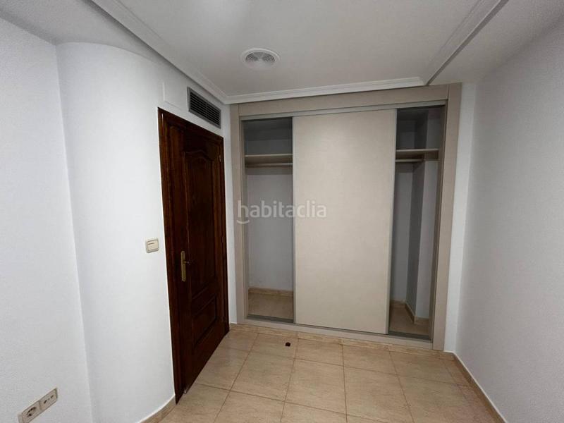 Foto da75b63e-bef7-4d11-b8ab-fbb932c67d85. Alquiler piso alquiler magnifico piso de 4 habitaciones 2 baãos, patio gigante y balcãn. en Albatera
