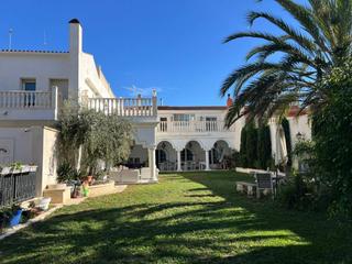 Maison  C. 23 agosto. Villa arabigooccidental con 1168m