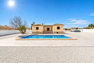 Chalet  Partida arroba de madriguera. Chalet independiente con piscina privada orientado al sur en par