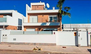 Haus  Lugar zona valor 25. Villa moderna en pilar de la horadada piscina, solárium y 3 dorm