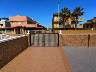 Rent Flat  Av. de los europeos. Alquiler vacacional julio y agosto â planta baja amueblada de 3